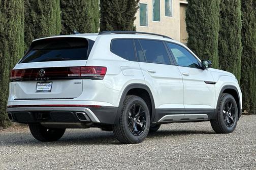 Opal White Pearl 2026 Volkswagen Atlas Peak Edition