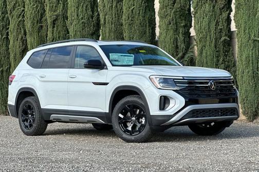 Opal White Pearl 2026 Volkswagen Atlas Peak Edition