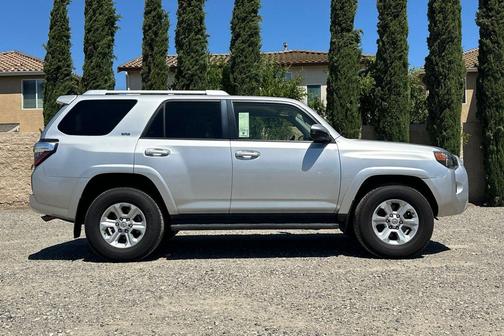 Classic Silver Metallic 2017 Toyota 4Runner SR5