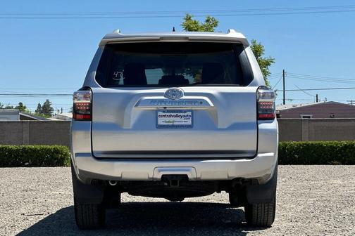 Classic Silver Metallic 2017 Toyota 4Runner SR5