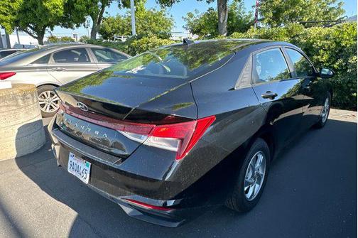 Phantom Black 2022 Hyundai ELANTRA SE