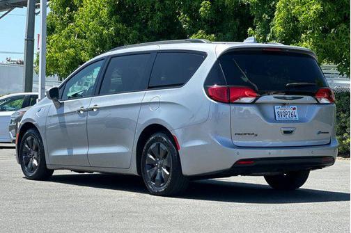2020 Chrysler Pacifica Hybrid Touring L