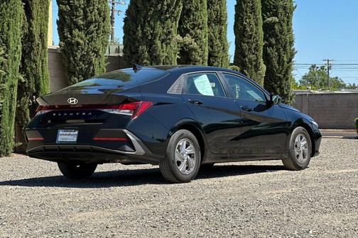 Abyss Black 2025 Hyundai ELANTRA SE