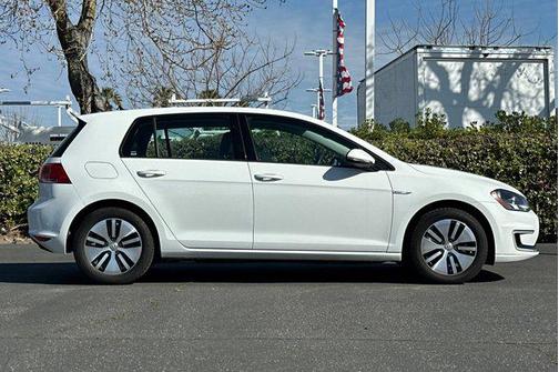 2016 Volkswagen e-Golf SE