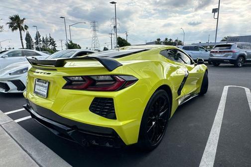 Accelerate Yellow Metallic 2023 Chevrolet Corvette Stingray w/2LT