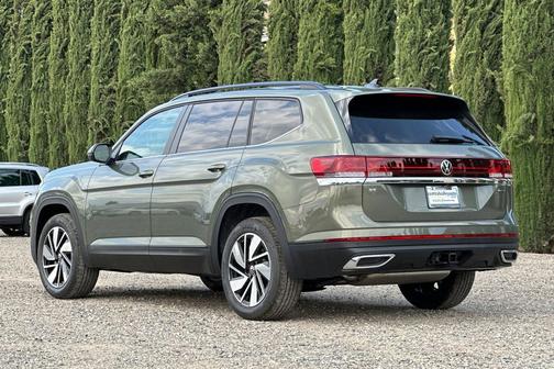 Avocado Green Pearl 2026 Volkswagen Atlas 2.0T SE w/Technology 4MOTION