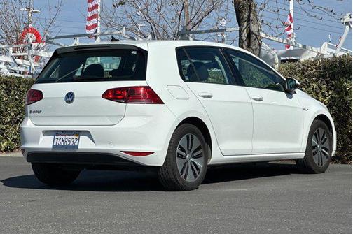 2016 Volkswagen e-Golf SE