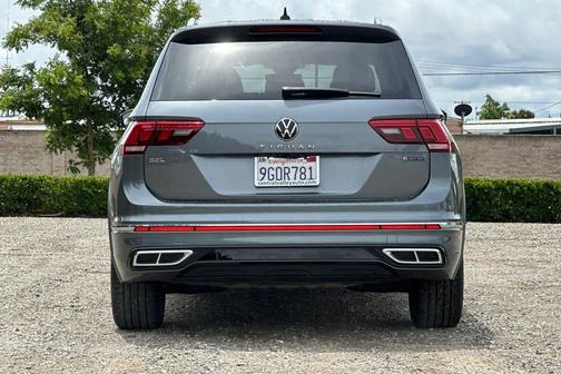 Platinum Gray Metallic 2023 Volkswagen Tiguan 2.0T SEL R-Line 4MOTION