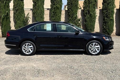 DEEP BLACK PEARL EFFECT 2018 Volkswagen Passat 2.0T SE