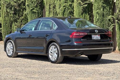DEEP BLACK PEARL EFFECT 2018 Volkswagen Passat 2.0T SE