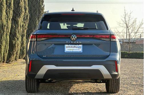 2026 Volkswagen Tiguan 2.0T SE