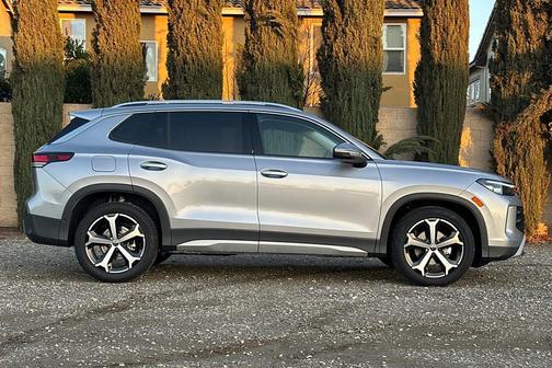 pyrite silver metallic 2026 Volkswagen Tiguan 2.0T SE