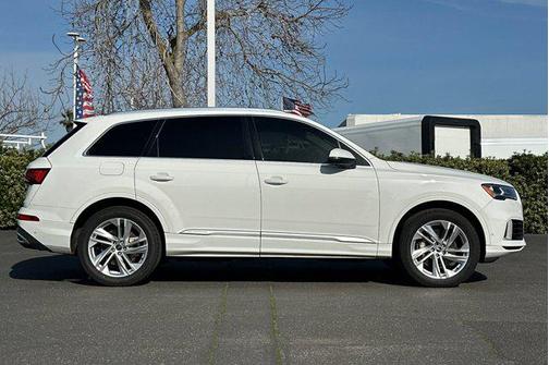 2021 Audi Q7 55 Premium Plus