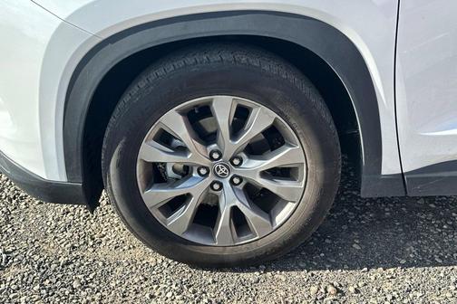 Pearl 2024 Toyota Grand Highlander Limited
