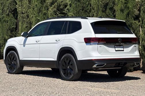 Opal White Pearl 2026 Volkswagen Atlas 2.0T SE w/Technology 4MOTION