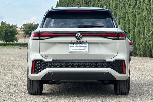 Sandstone w/Deep Black Roof 2026 Volkswagen Tiguan 2.0T SE R-Line Black
