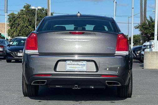 Granite Crystal Metallic Clearcoat 2019 Chrysler 300 Limited