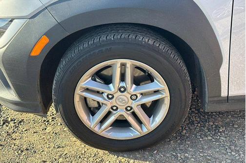 Cyber Silver 2022 Hyundai KONA SE