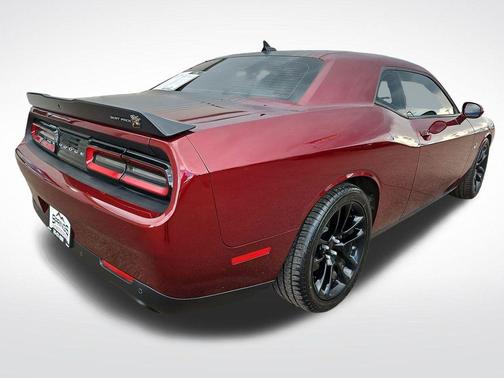 Octane Red Pearlcoat 2022 Dodge Challenger R/T Scat Pack