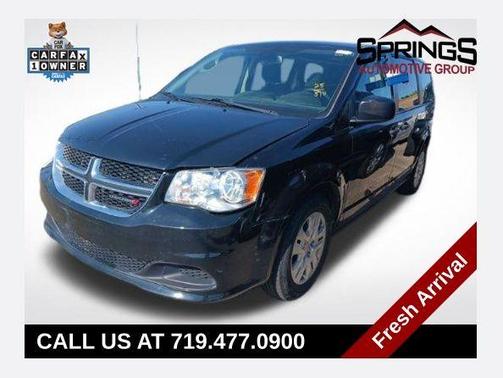 Brilliant Black Crystal Pearlcoat 2020 Dodge Grand Caravan SE