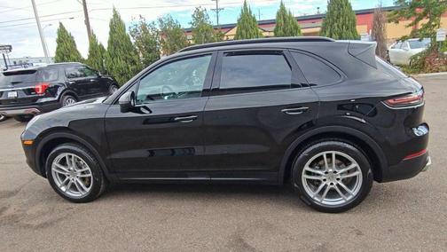 2022 Porsche Cayenne Base (Tiptronic)