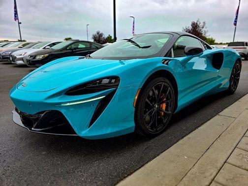 2025 McLaren Artura Performance