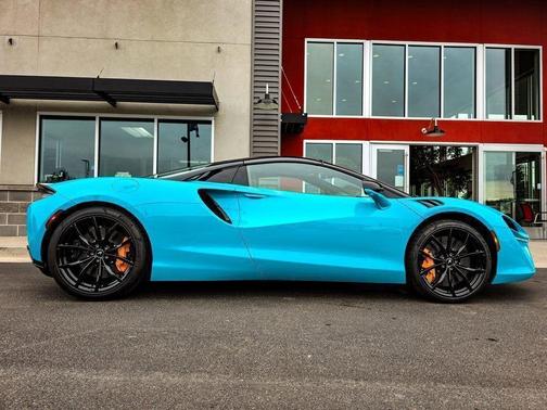 2025 McLaren Artura Performance