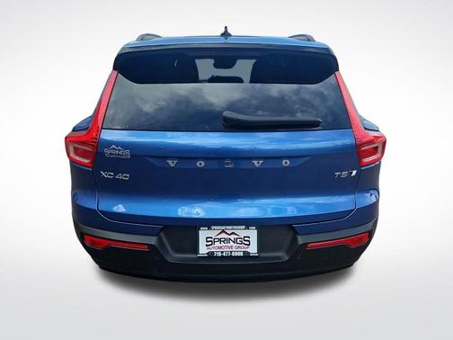 Blue Metallic 2021 Volvo XC40 T5 R-Design