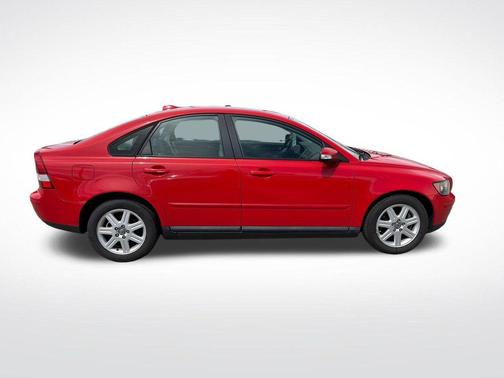 Red 2007 Volvo S40 2.4i