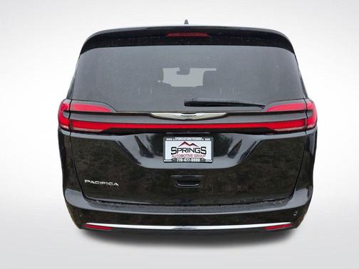Brilliant Black Crystal Pearlcoat 2023 Chrysler Pacifica Touring-L