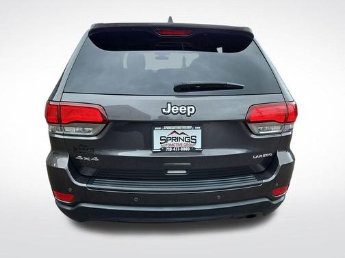 Granite Crystal Clearcoat Metallic 2021 Jeep Grand Cherokee Laredo E
