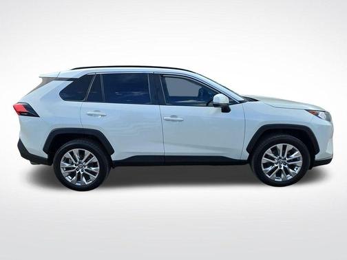 Blizzard Pearl 2021 Toyota RAV4 XLE Premium