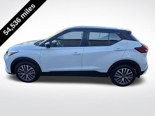 Aspen White / Super Black 2021 Nissan Kicks SV