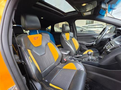 Tangerine 2016 Ford Focus ST Base
