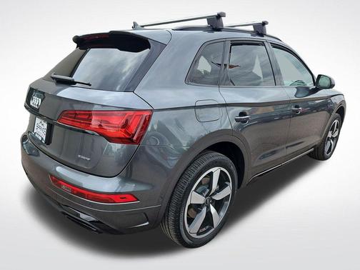 Daytona Gray Pearl Effect 2022 Audi Q5 45 S line Prestige