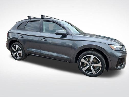 Daytona Gray Pearl Effect 2022 Audi Q5 45 S line Prestige