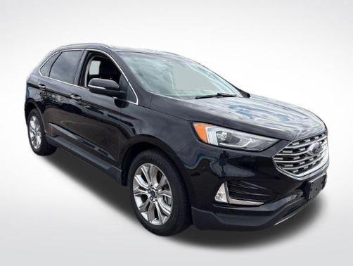 Black Metallic 2019 Ford Edge Titanium