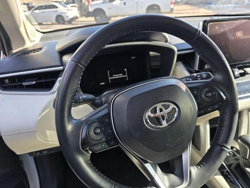 2024 Toyota Corolla Cross XLE