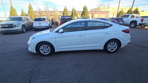 2020 Hyundai ELANTRA SE