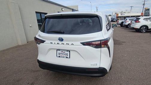 2023 Toyota Sienna LE