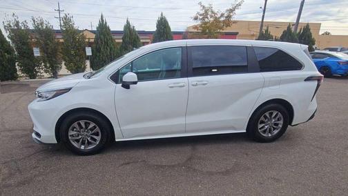 2023 Toyota Sienna LE