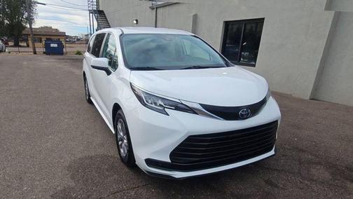 2023 Toyota Sienna LE