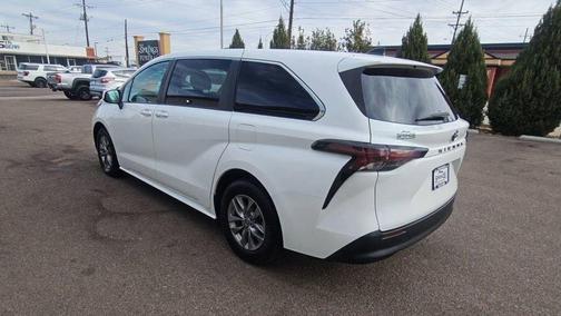 2023 Toyota Sienna LE