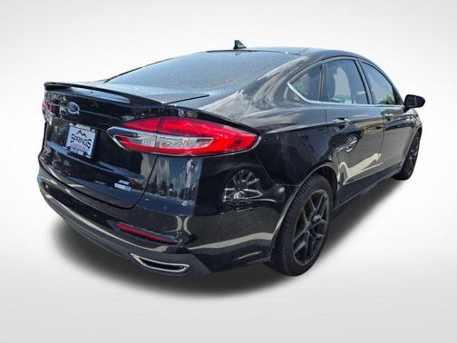 Black 2019 Ford Fusion SE