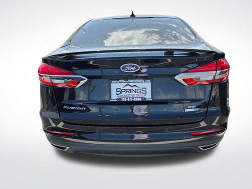 Black 2019 Ford Fusion SE