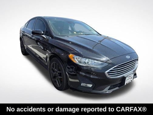 Black 2019 Ford Fusion SE