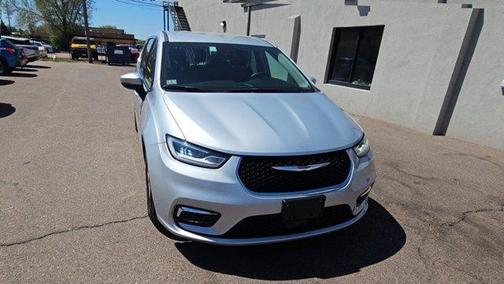 2023 Chrysler Pacifica Touring-L