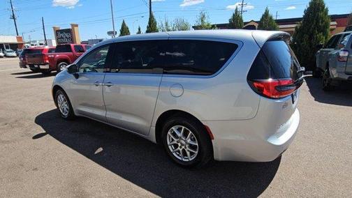 2023 Chrysler Pacifica Touring-L