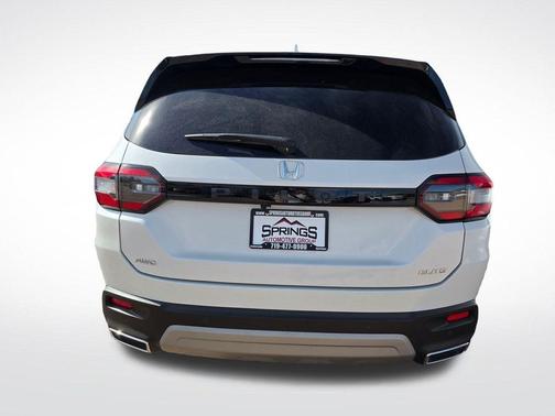 White 2023 Honda Pilot Elite