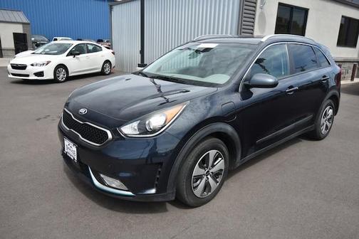 Photo 3 of 11 of 2019 Kia Niro Plug-In Hybrid LX